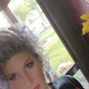 Meet your Posher, Roni